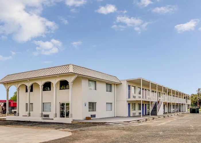 Motel 6 Waco - Lacy Lakeview