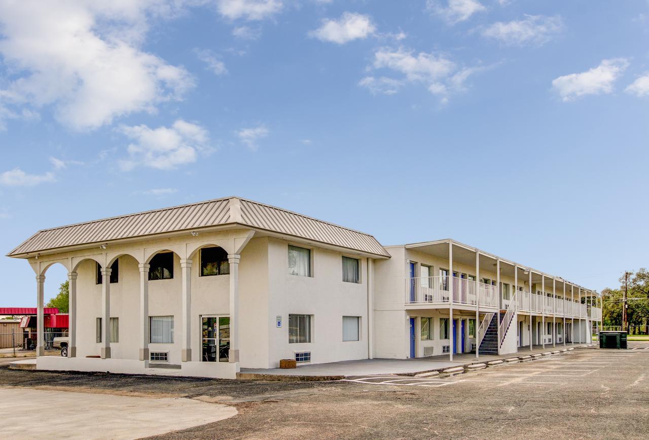 6 Waco - Lacy Lakeview Hotel Bellmead