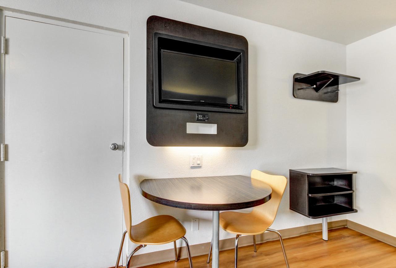 6 Waco - Lacy Lakeview Hotel