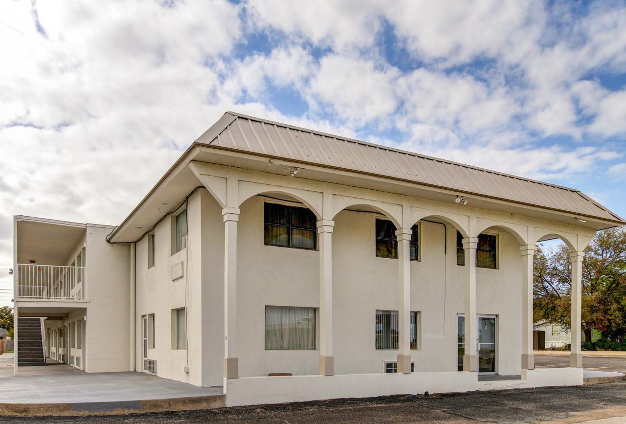 6 Waco - Lacy Lakeview Hotel Bellmead