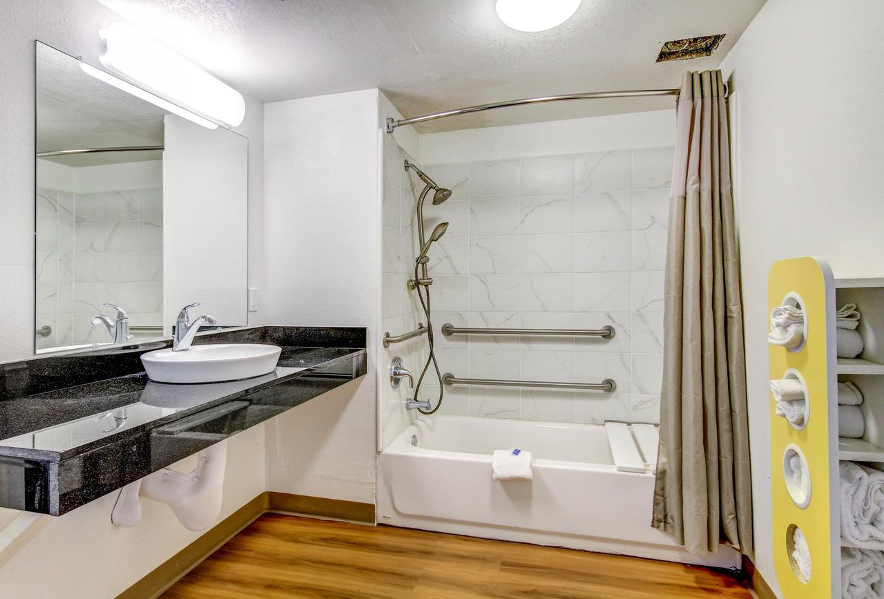 Hotel 6 Waco - Lacy Lakeview Bellmead