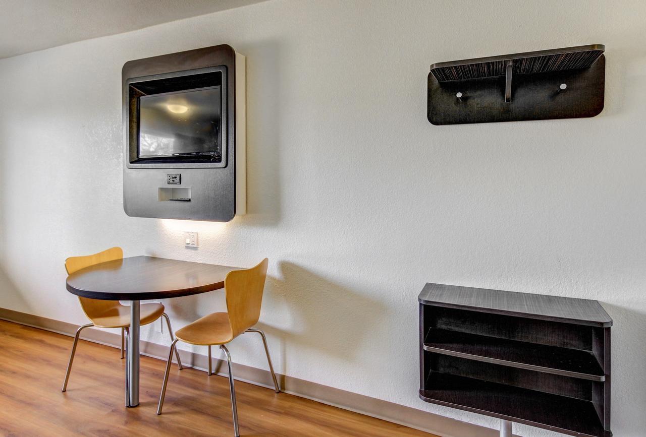 6 Waco - Lacy Lakeview Hotel